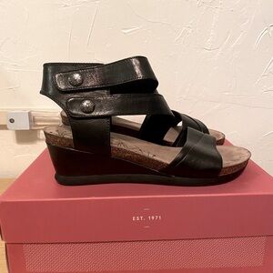 Rockport CH Shona Asym Cuff Wedge Sandal Size 10